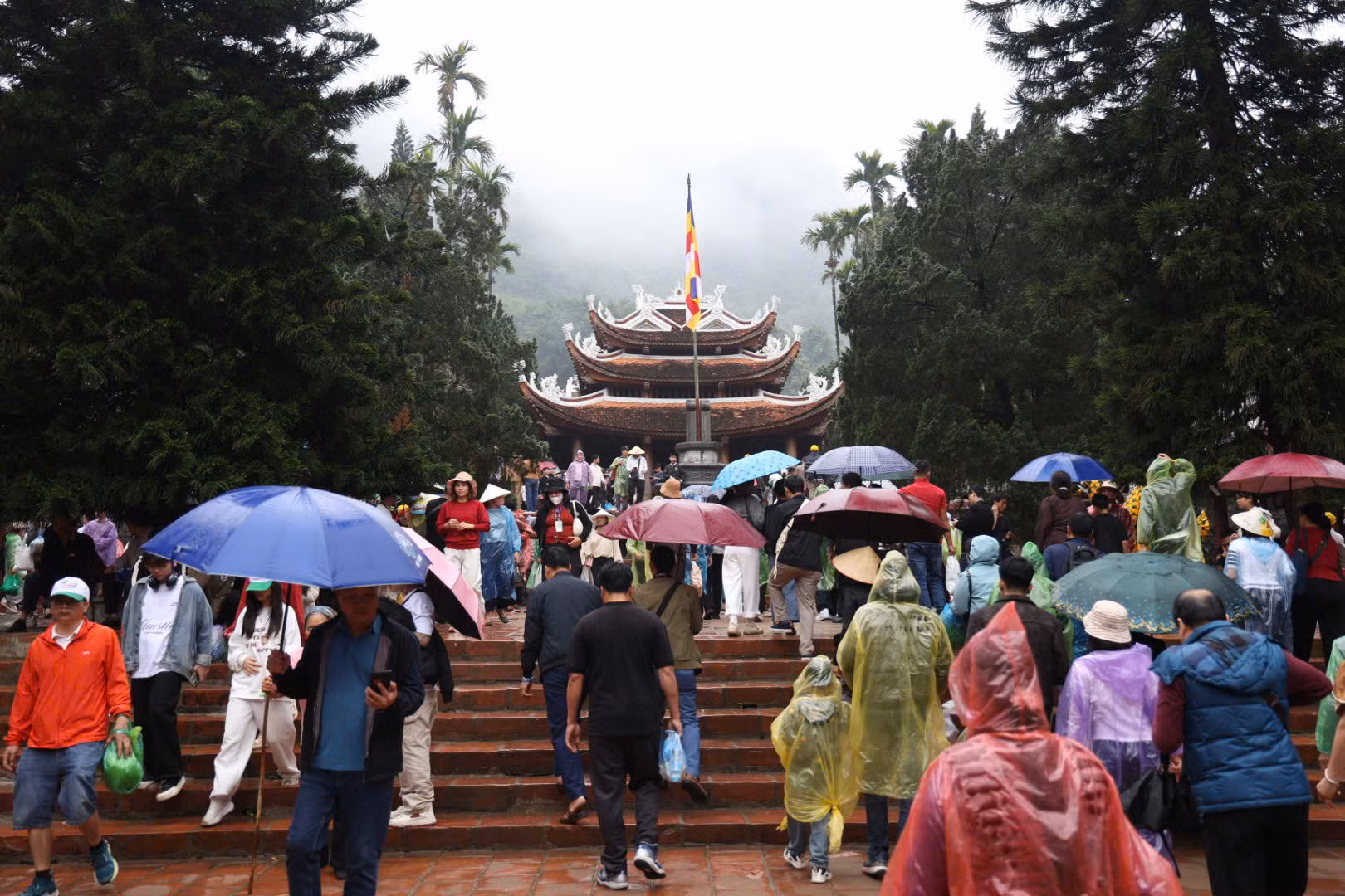 Tưng bừng khai hội Chùa Hương -1
