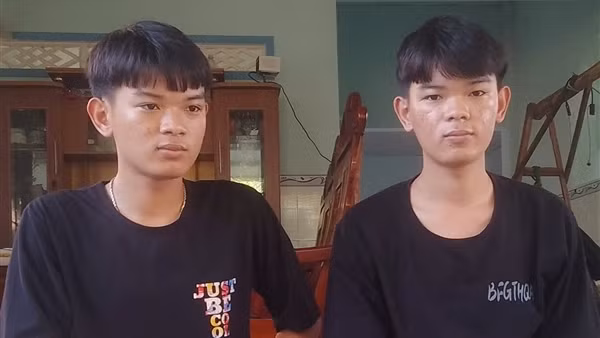 Anh em song sinh tình nguyện nhập ngũ nghĩa vụ trong Công an nhân dân