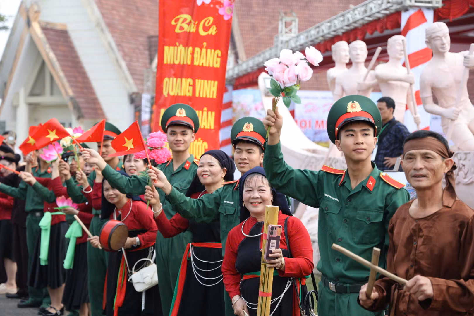 Khơi dậy tiềm năng to lớn của di sản văn hóa, góp phần tạo sức bật mới cho đất nước -0