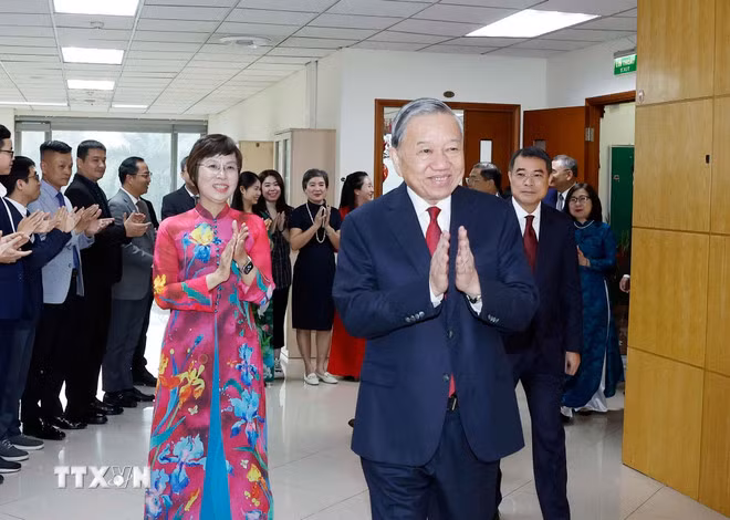 Tổng Bí thư Tô Lâm: TTXVN vươn lên ở tầm cao mới, xứng đáng là mạch máu thông tin tin cậy của đất nước -0