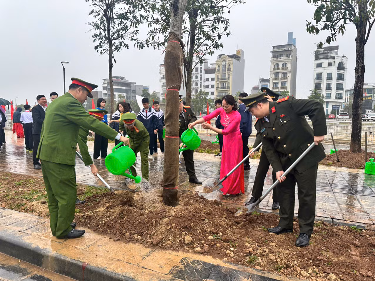 Phát động Tết trồng cây tại xã Đông Anh, TP Hà Nội: Phấn đấu trồng 3.000 cây xanh trong năm 2026 -0
