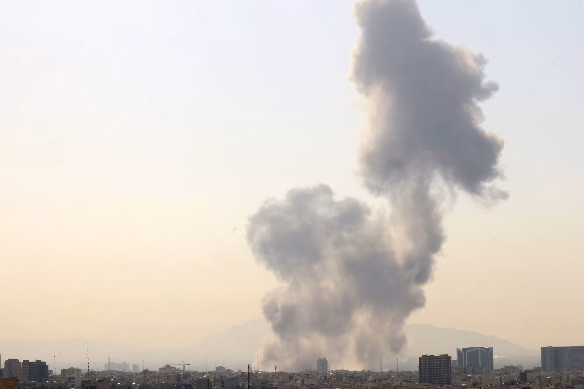 Iran nã tên lửa đáp trả Israel, Trung Đông nóng như chảo lửa!