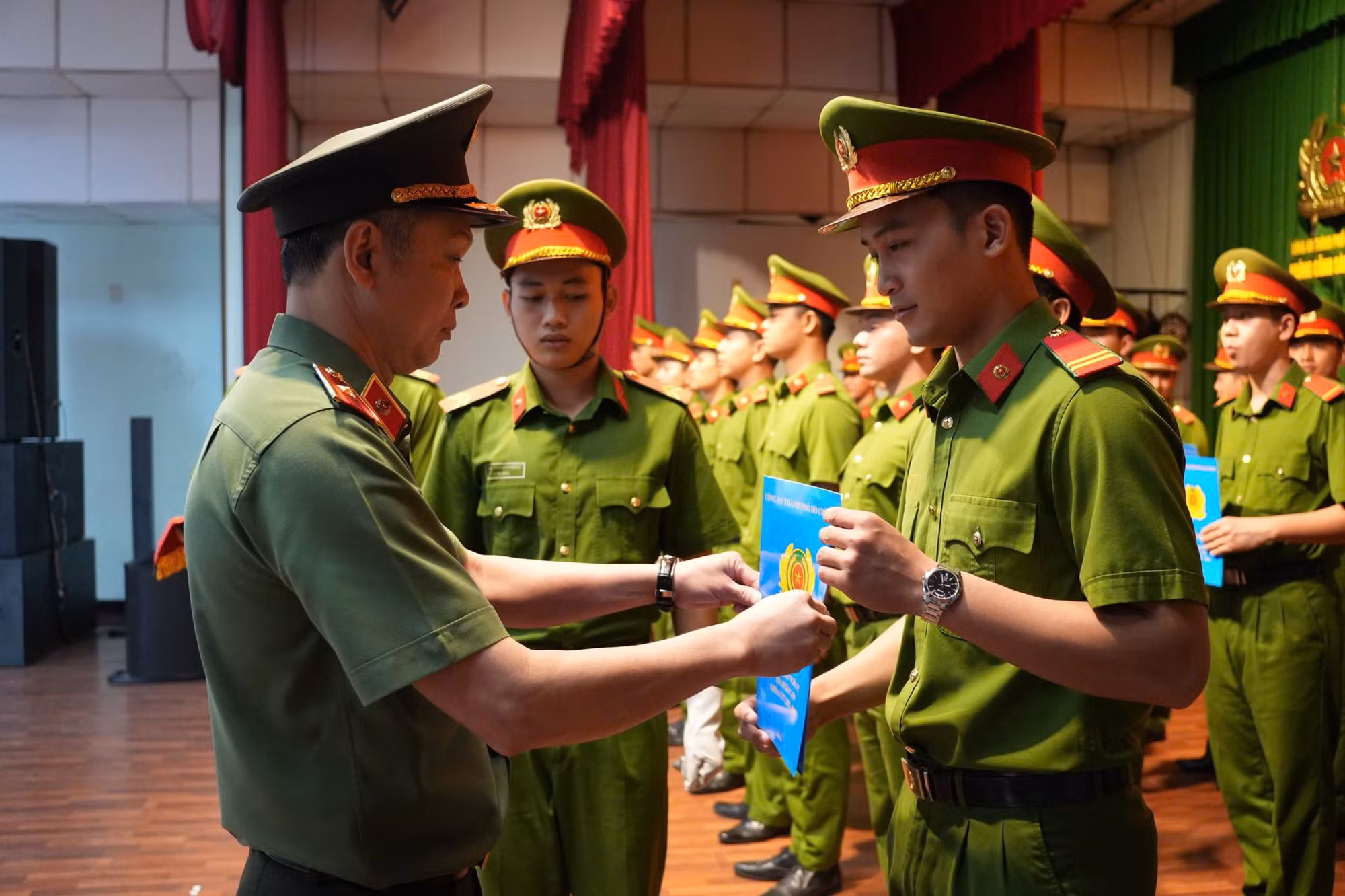 Công an TP Hồ Chí Minh trao quyết định xuất ngũ cho 1.032 hạ sĩ quan, chiến sĩ nghĩa vụ -0