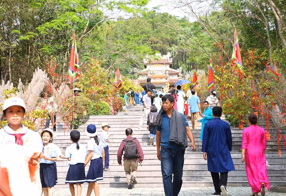 Khai hội đền Huyền Trân tri ân người mở cõi -0