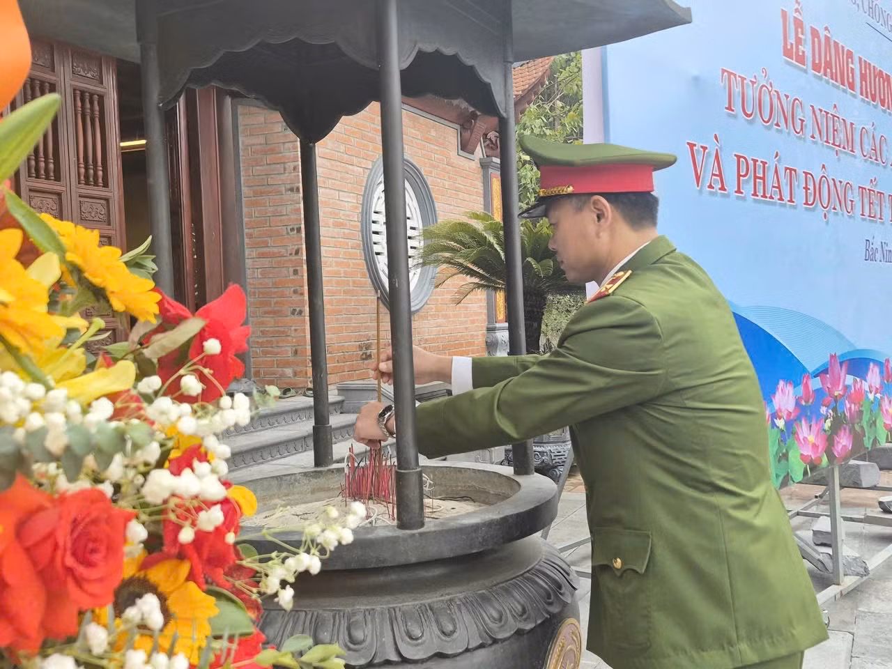 Cục Cảnh sát môi trường báo công và phát động Tết trồng cây tại Khu lưu niệm sáu điều Bác Hồ dạy CAND -0