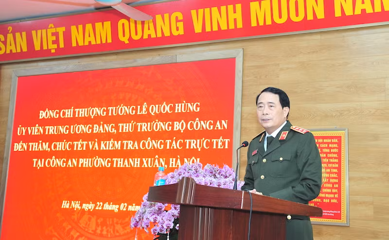Thứ trưởng Lê Quốc Hùng kiểm tra công tác trực Tết, chúc Tết cán bộ, chiến sĩ Công an Thủ đô -0
