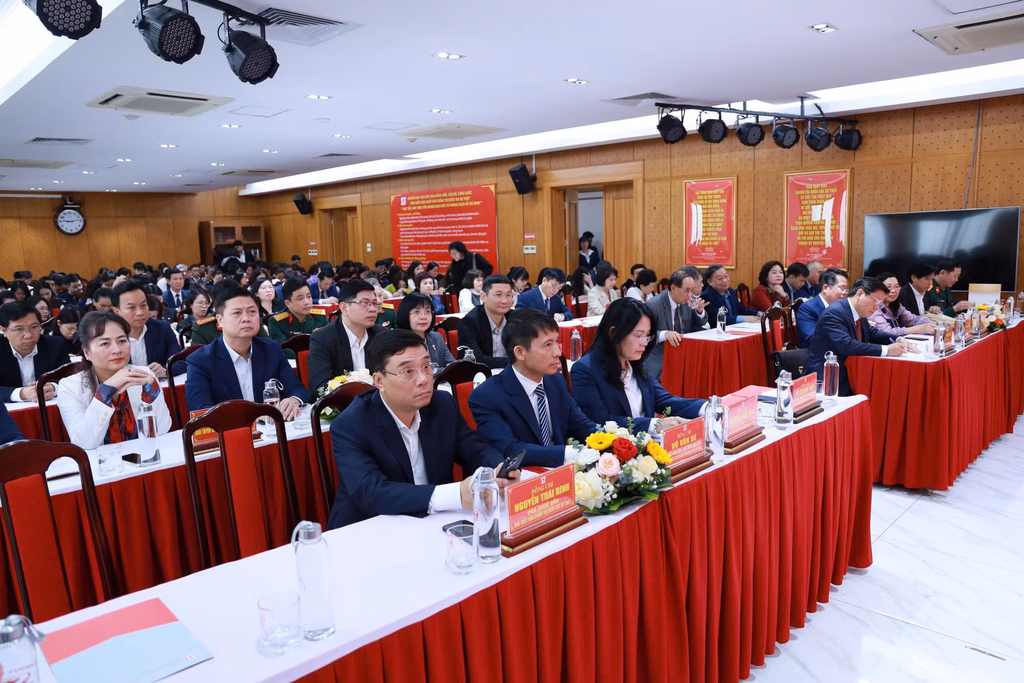 Ra mắt sách về những dấu ấn thành tựu nhiệm kỳ Đại hội XIII của Đảng -0