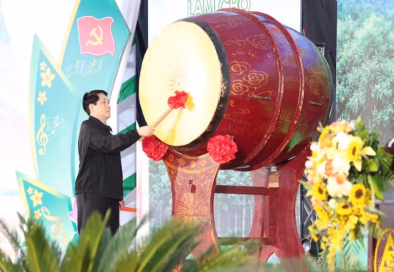 Chủ tịch nước Lương Cường dự và phát động “Tết trồng cây đời đời nhớ ơn Bác Hồ xuân Bính Ngọ năm 2026” tại tỉnh Lào Cai -0