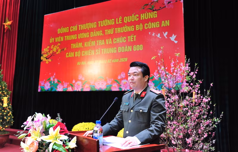 Thứ trưởng Lê Quốc Hùng kiểm tra công tác trực Tết, chúc Tết cán bộ, chiến sĩ Công an Thủ đô -0