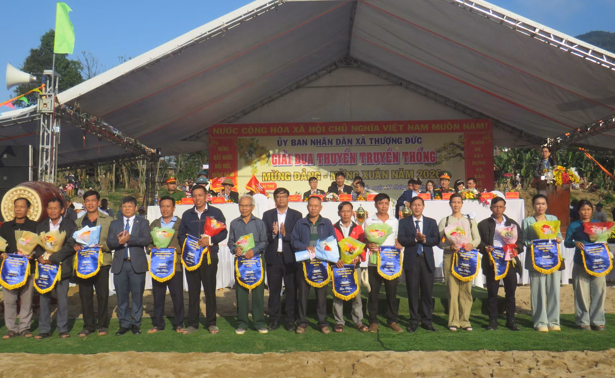 Sôi nổi Giải đua thuyền truyền thống trên sông Vu Gia -0