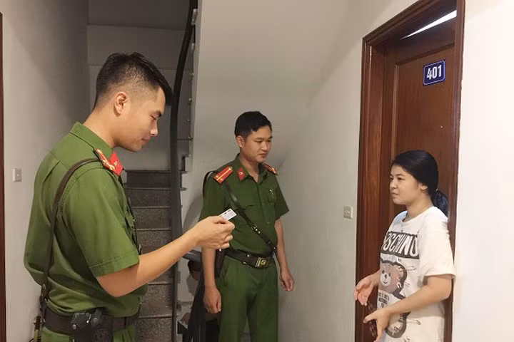 Quy định mới về đăng ký cư trú, ngành nghề kinh doanh có điều kiện và sản xuất pháo hoa -0