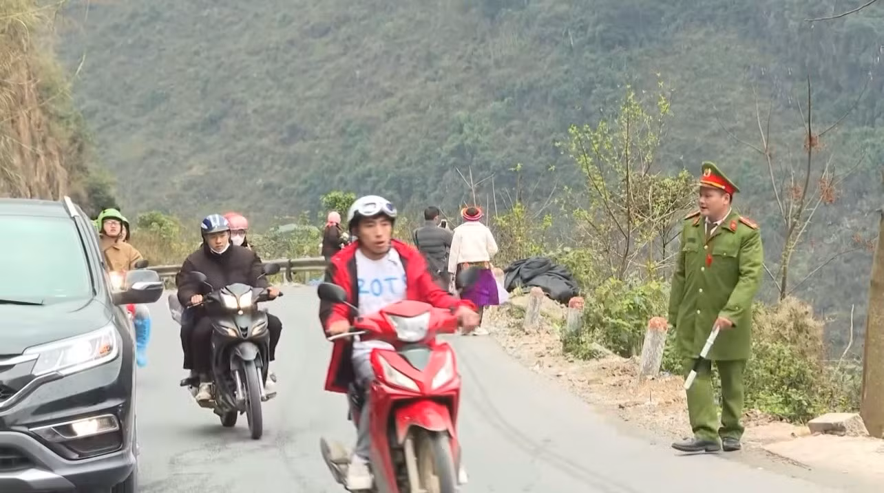 Giữ nhịp du xuân an toàn trên những cung đường cao nguyên -3