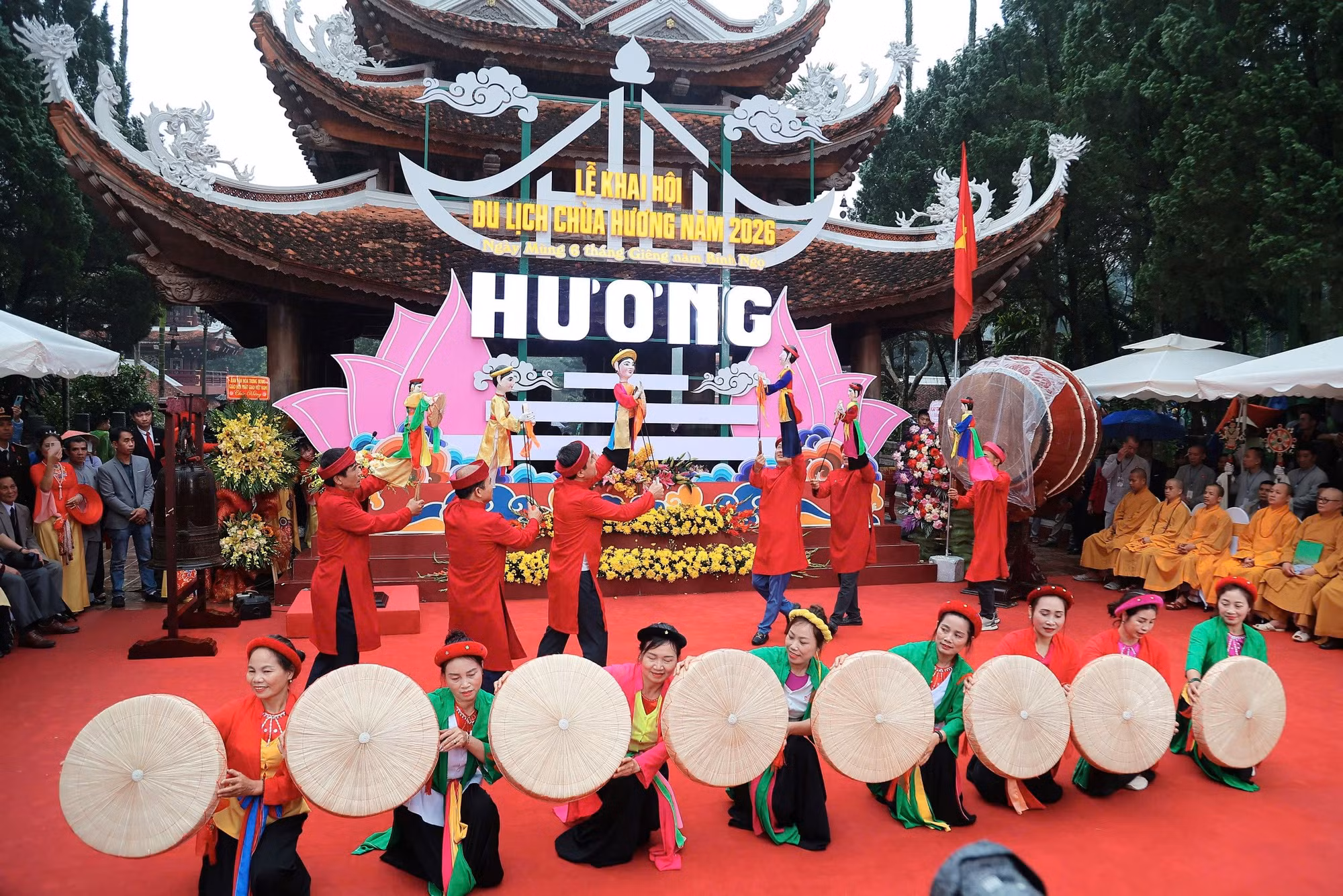 Tưng bừng khai hội Chùa Hương -0
