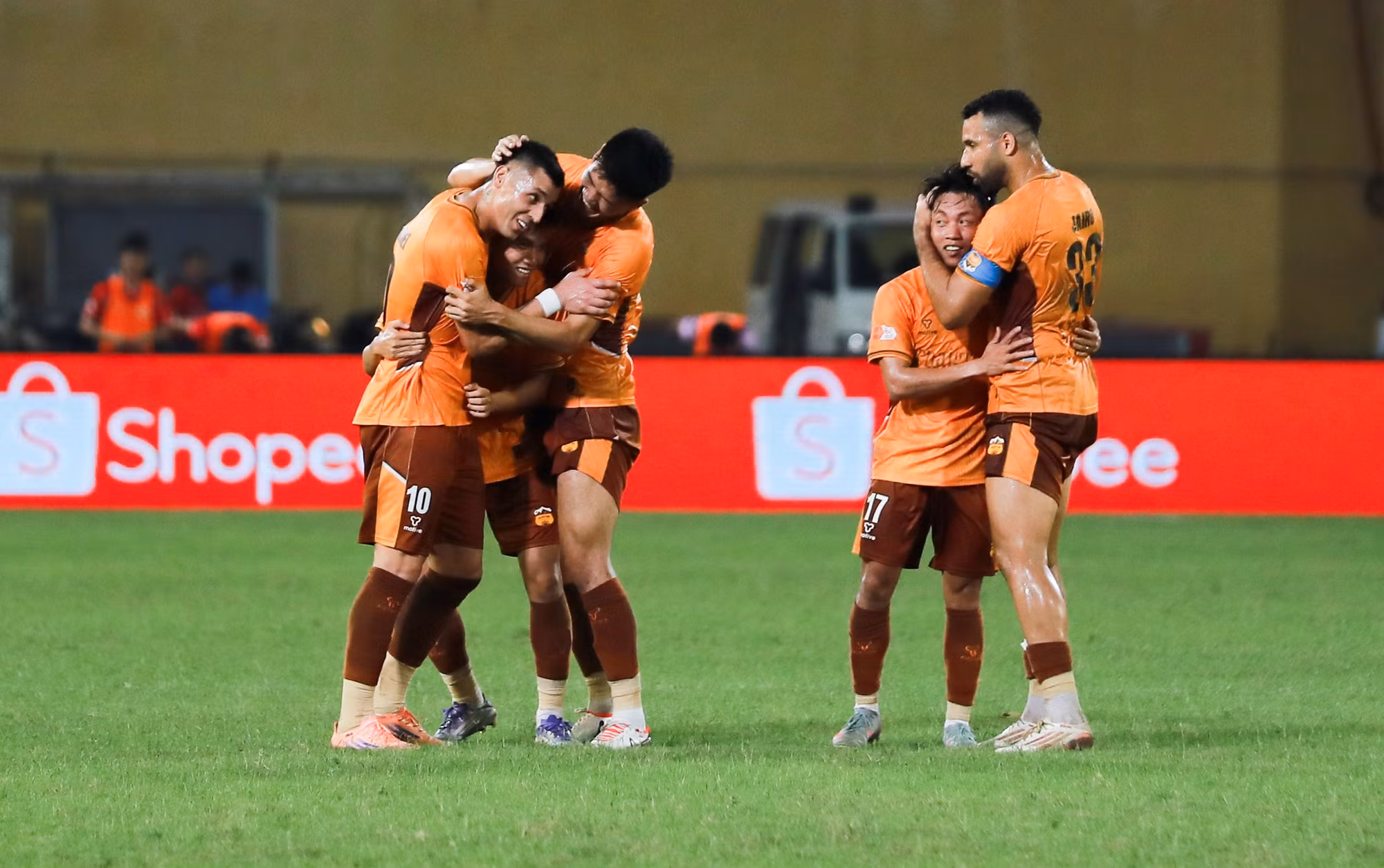 CLB Bóng đá Công an Hà Nội ngược dòng ấn tượng tại vòng 14 V.League 2025/26 -0