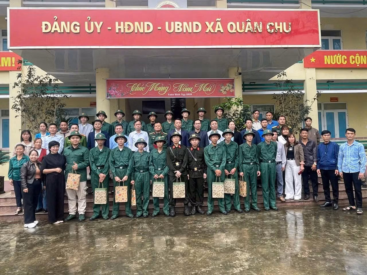 Hai nữ tân binh Công an xinh đẹp tại Thái Nguyên vừa tốt nghiệp đại học loại Xuất sắc, Giỏi -0