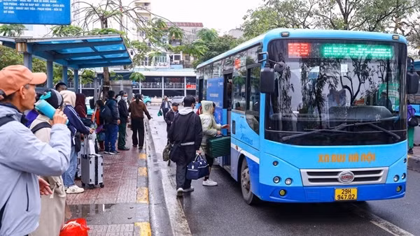 Hà Nội: Hơn 361.000 hành khách sử dụng xe buýt di chuyển trong dịp Tết