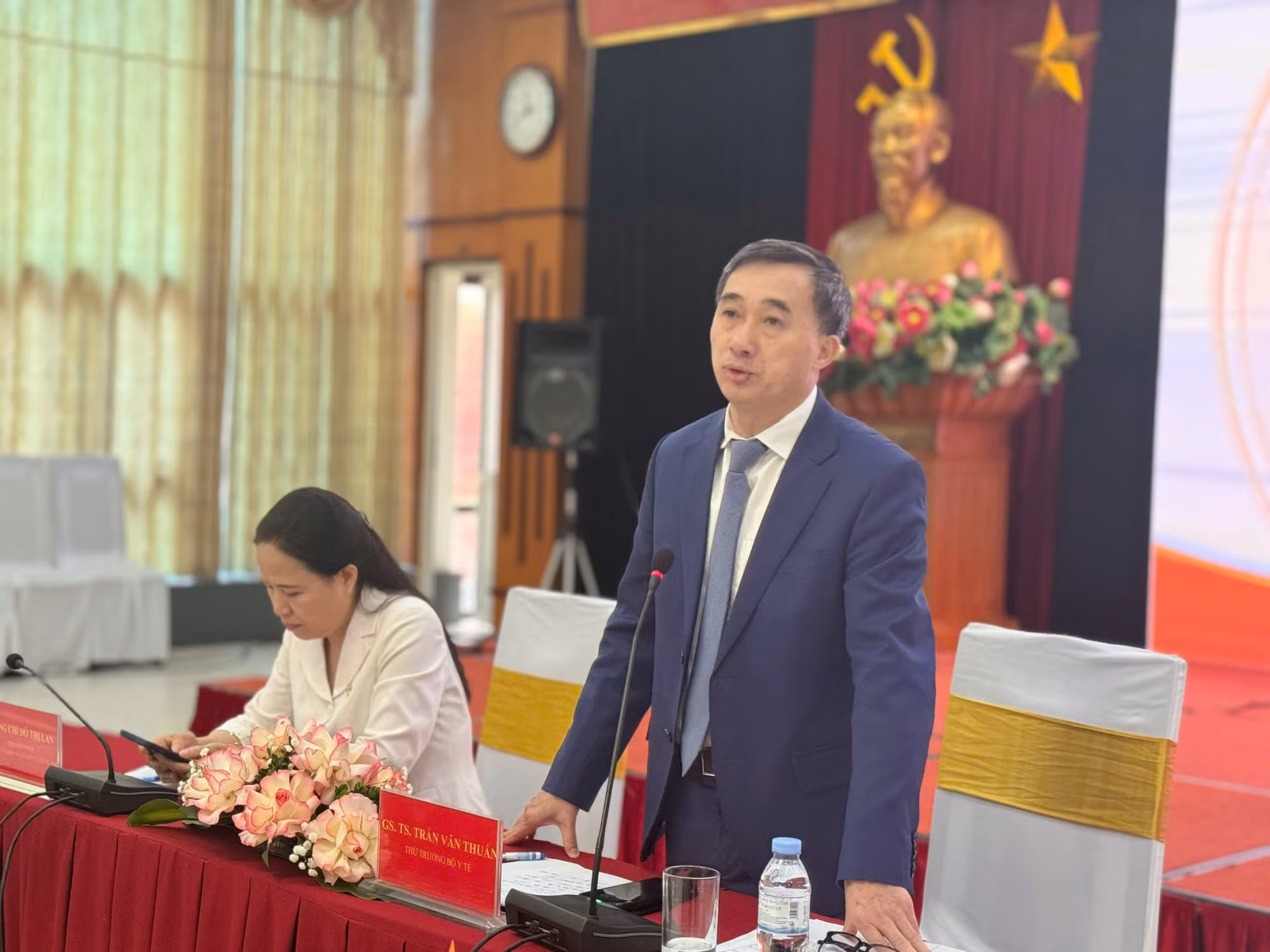 Đề xuất cấm các cơ sở bán buôn, bán lẻ trưng bày thuốc lá dưới mọi hình thức -0