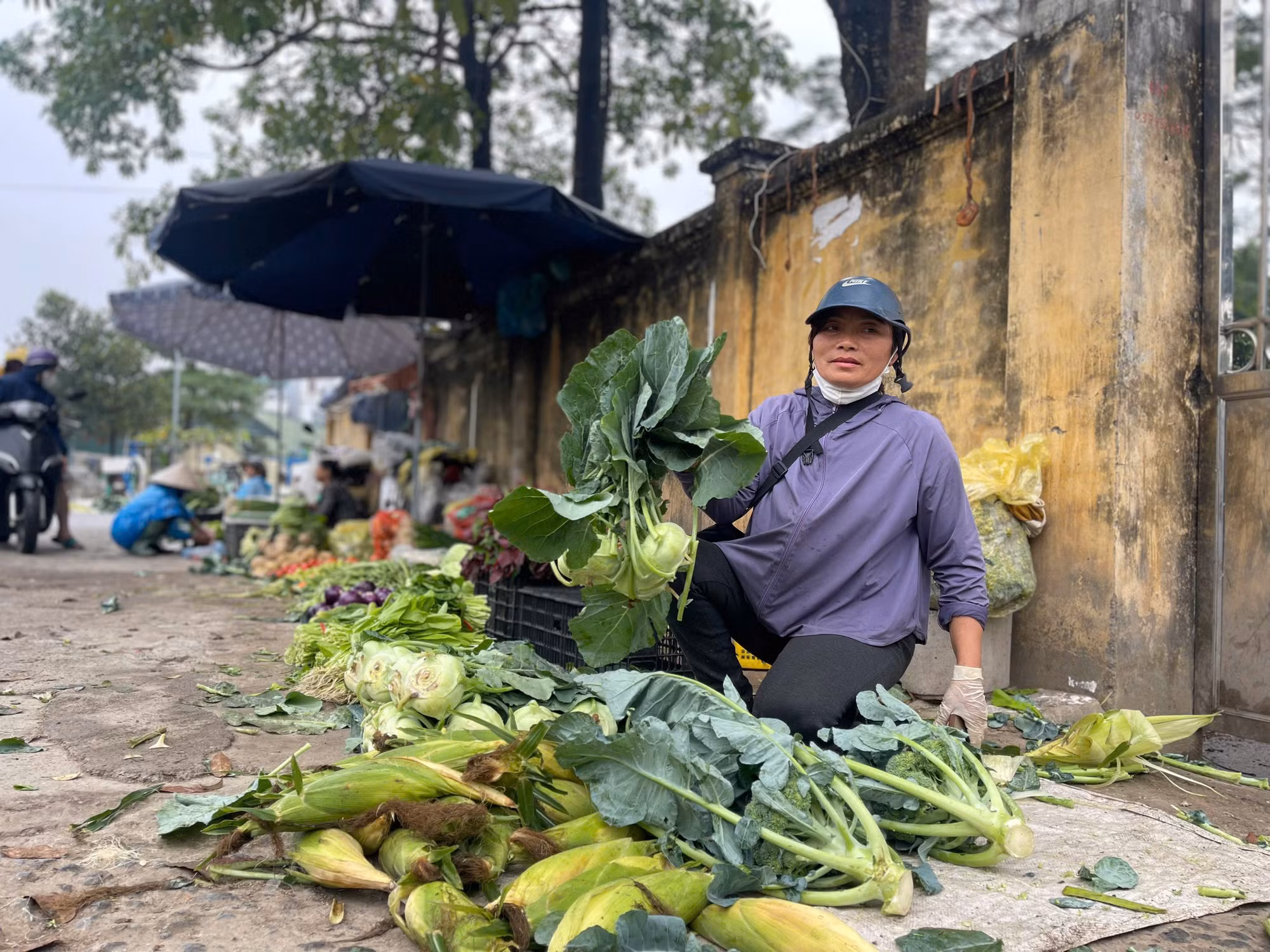 Hàng hoá Mùng 6 Tết dồi dào, giá cả ổn định -0