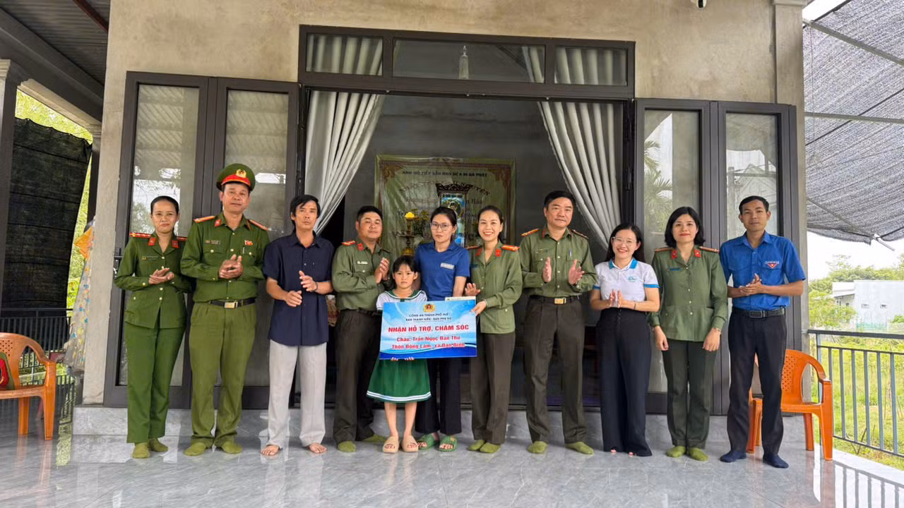 Nhận đỡ đầu những hoàn cảnh bị ảnh hưởng nặng nề sau thiên tai -0