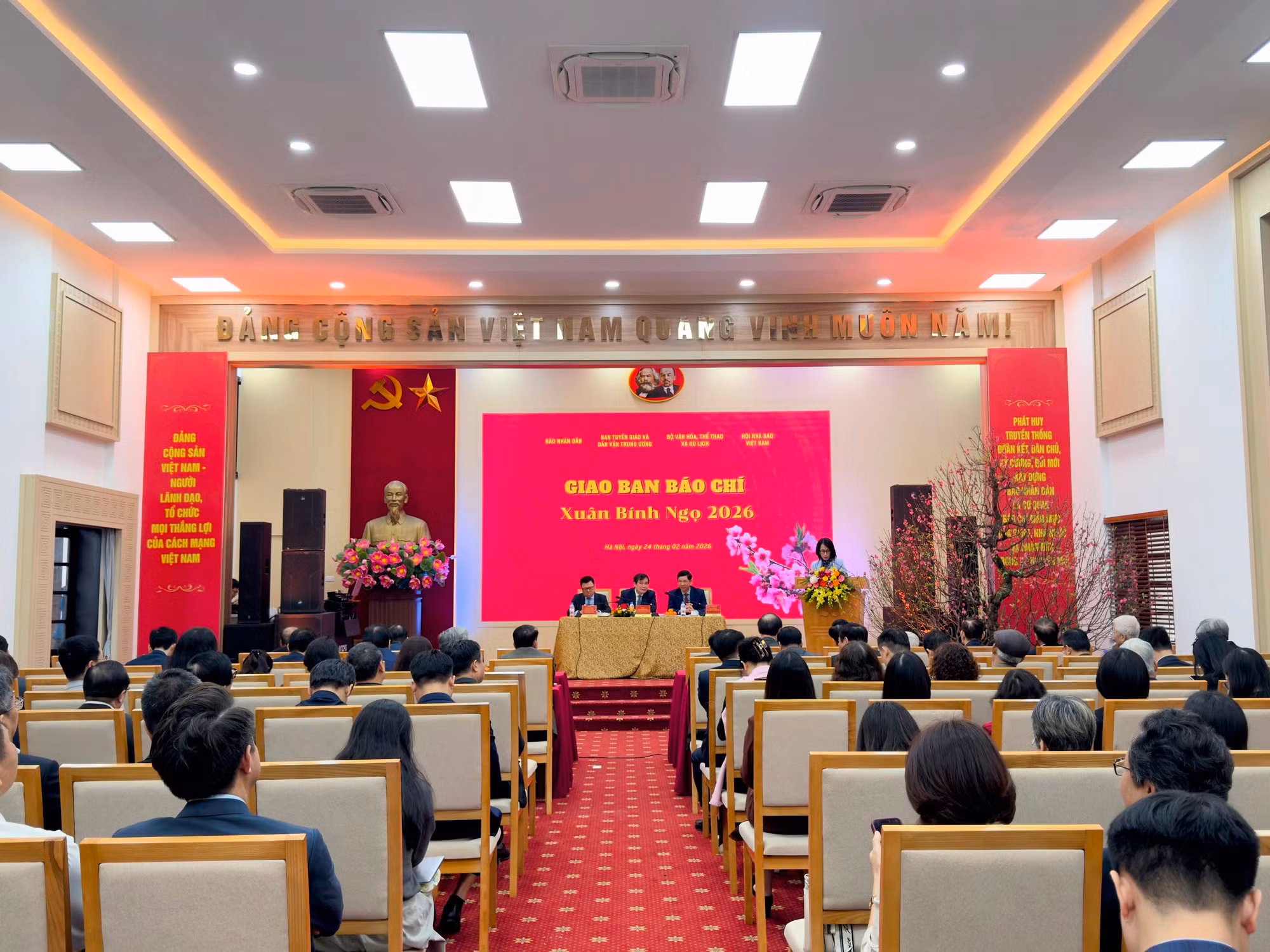 Báo chí phải là lực lượng mở đường, dẫn đường, giữ đường cho dòng chảy thông tin tích cực -0