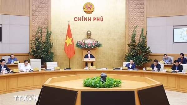Thủ tướng: Cắt giảm tối đa thủ tục hành chính, giảm phiền hà cho người dân, doanh nghiệp