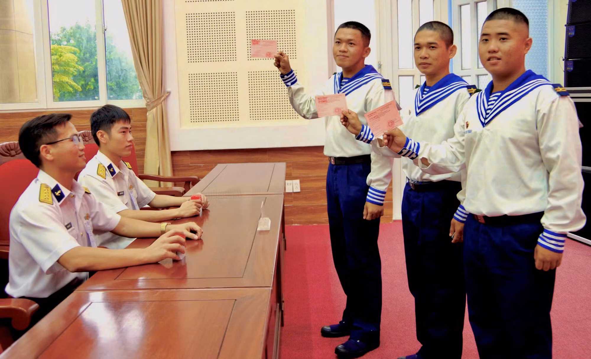 “Dù ở giữa biển, chúng tôi vẫn thực hiện đầy đủ quyền công dân” -4