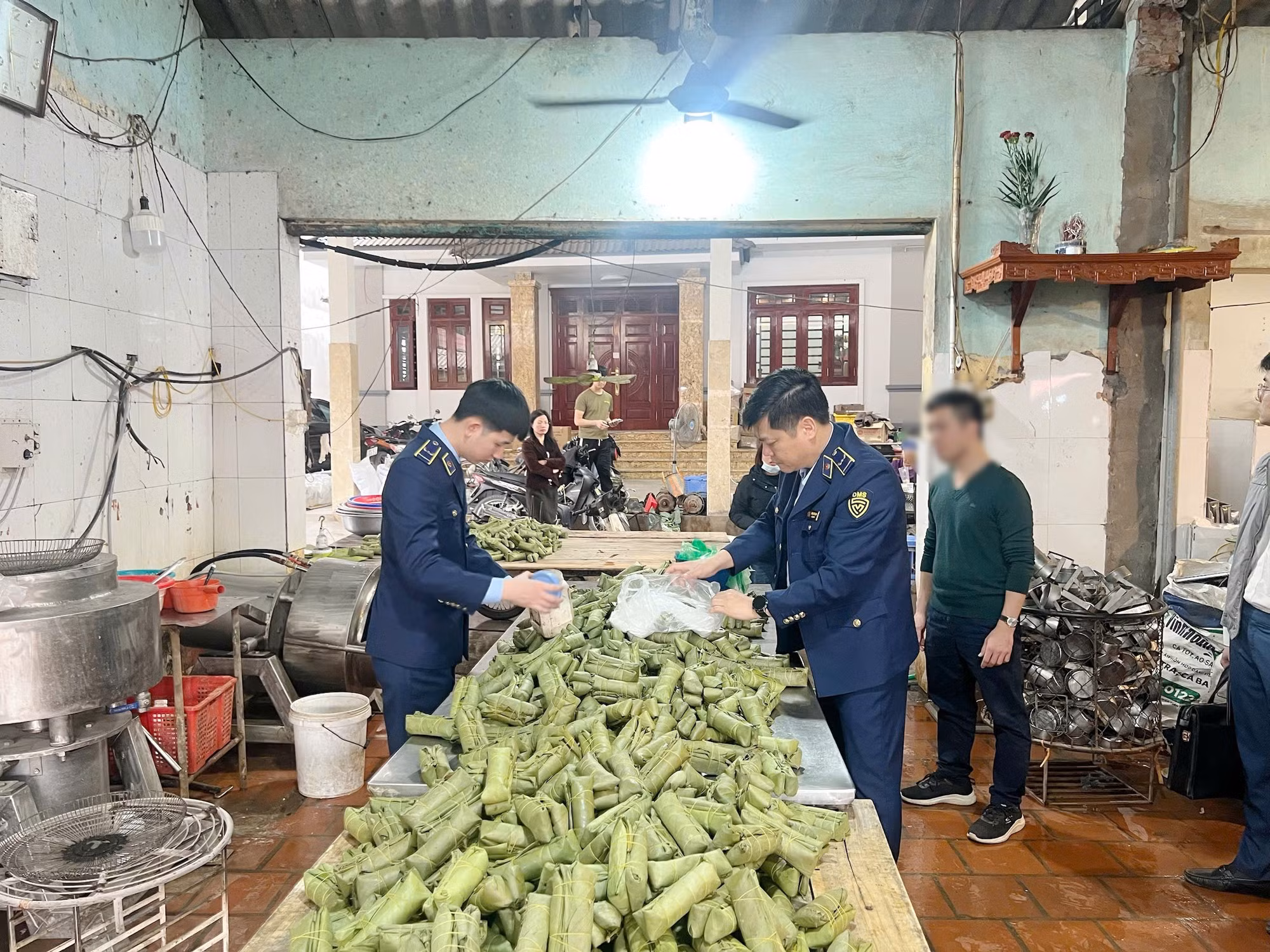 Khởi tố chủ cơ sở sản xuất giò chả sử dụng hàn the -0