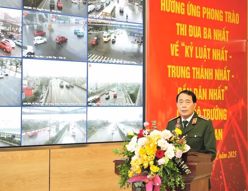 Thứ trưởng Lê Quốc Hùng kiểm tra công tác trực Tết, chúc Tết cán bộ, chiến sĩ Công an Thủ đô -0
