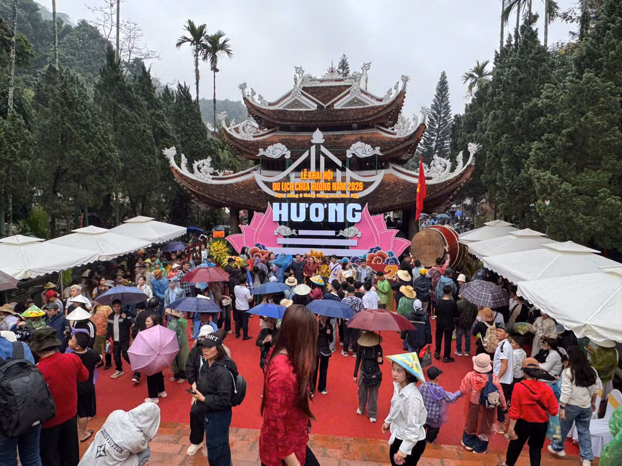 Tưng bừng khai hội Chùa Hương -0