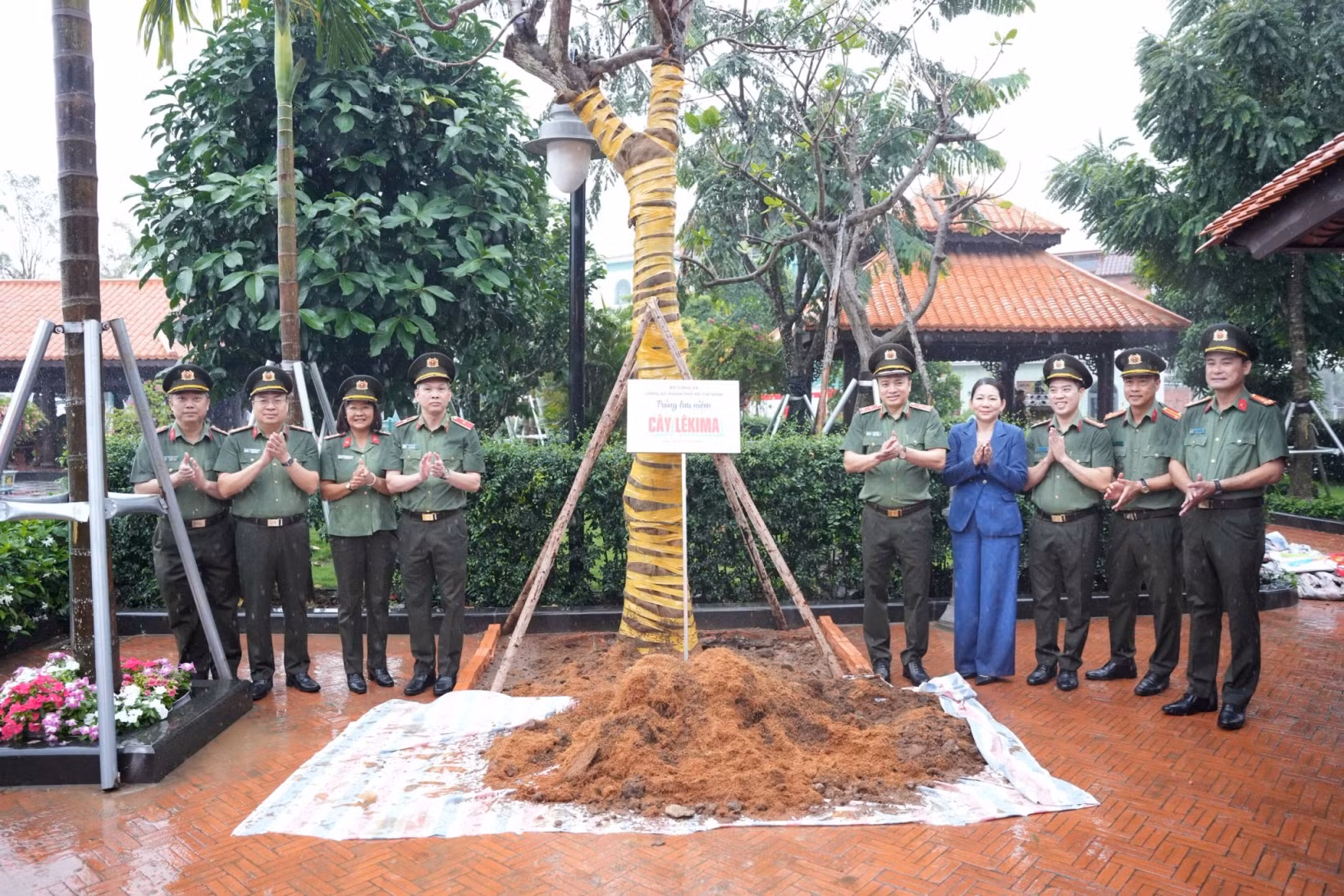 Công an TP Hồ Chí Minh phát động “Tết trồng cây đời đời nhớ ơn Bác Hồ” -3