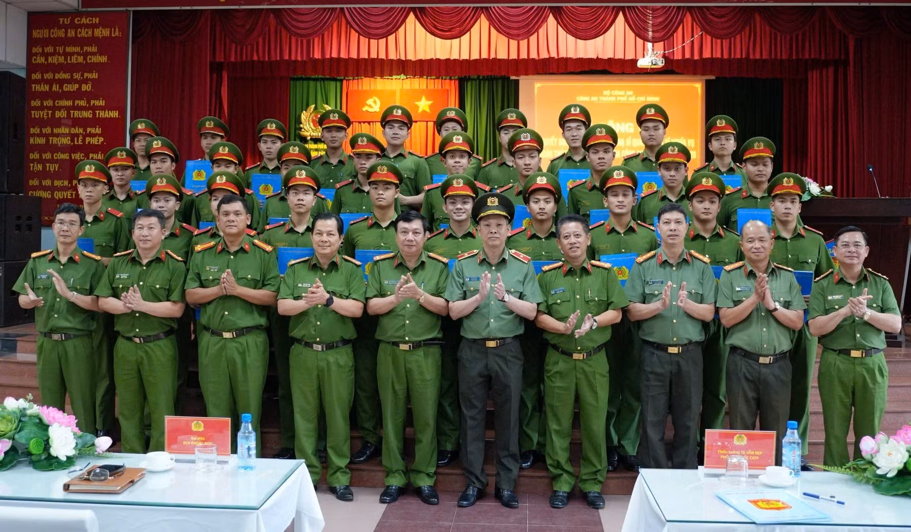 Công an TP Hồ Chí Minh trao quyết định xuất ngũ cho 1.032 hạ sĩ quan, chiến sĩ nghĩa vụ -1