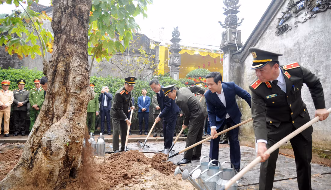 Bộ Công an phát động Tết trồng cây năm 2026 - Vì một Việt Nam xanh -0