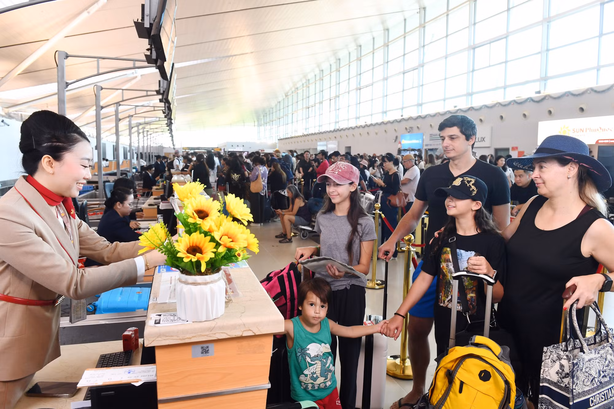  Từ đỉnh cao Fansipan đến Đảo Ngọc Phú Quốc: Một kỳ nghỉ Tết lịch sử của ngành du lịch Việt -0