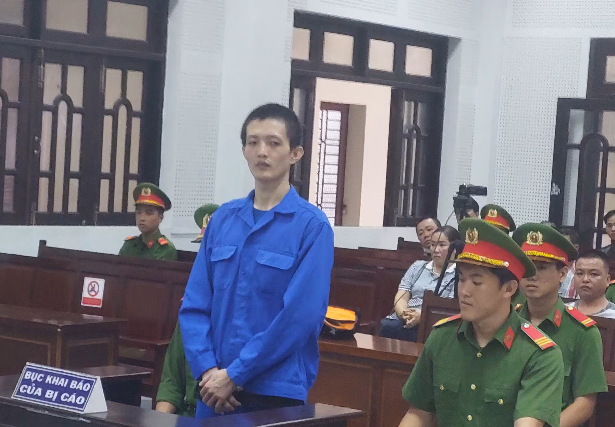 Đâm chết ông chủ, kẻ làm công lãnh án chung thân -0