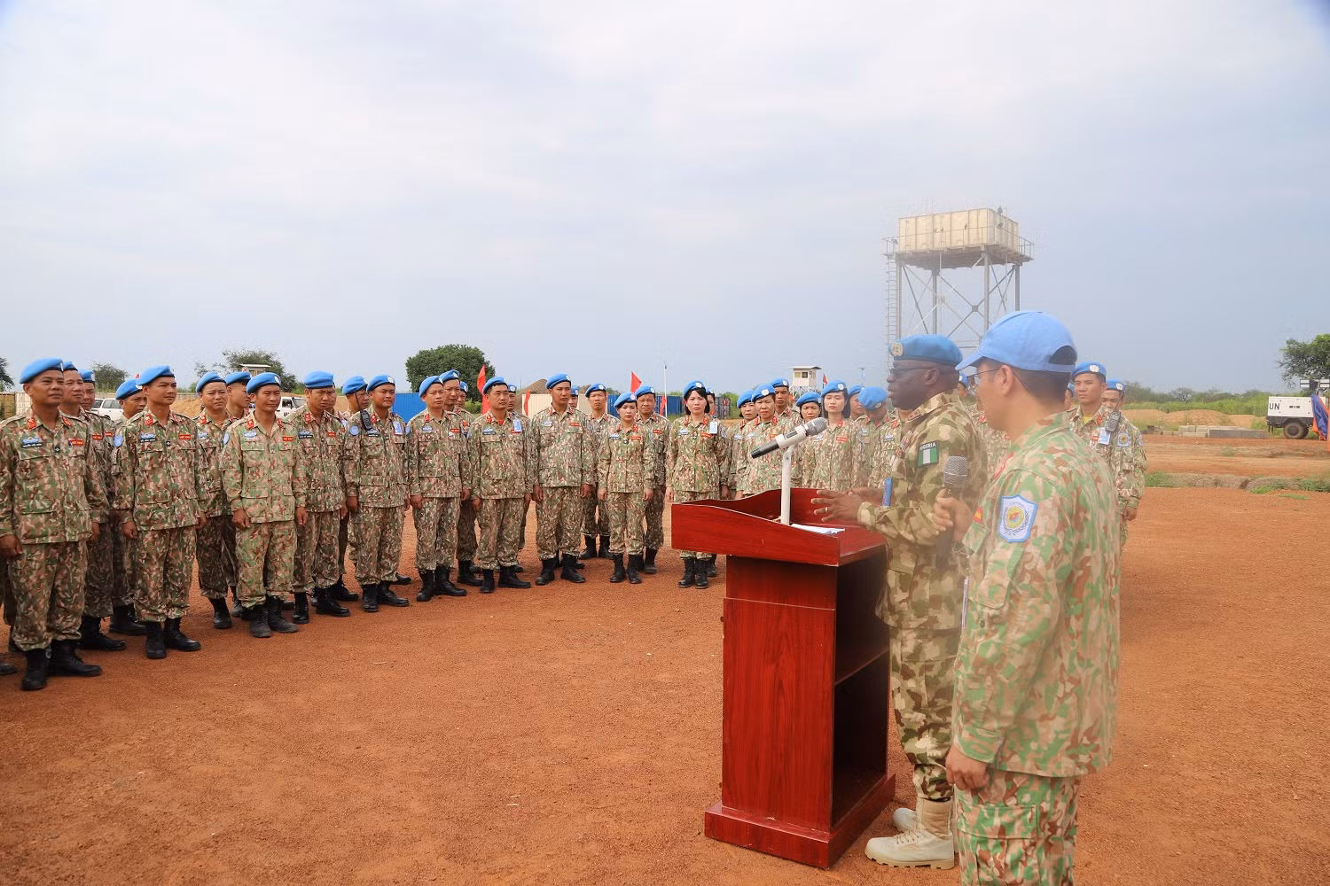 gap mat toan the luc luong vn tai unisfa.jpg -0