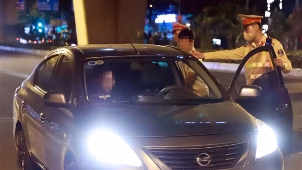 CSGT soi ra&nbsp;hàng loạt tài xế vi phạm nồng độ cồn khủng trong đêm