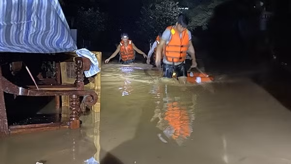 Công an tỉnh Nghệ An tập trung ứng phó và khắc phục hậu quả của lũ lụt
