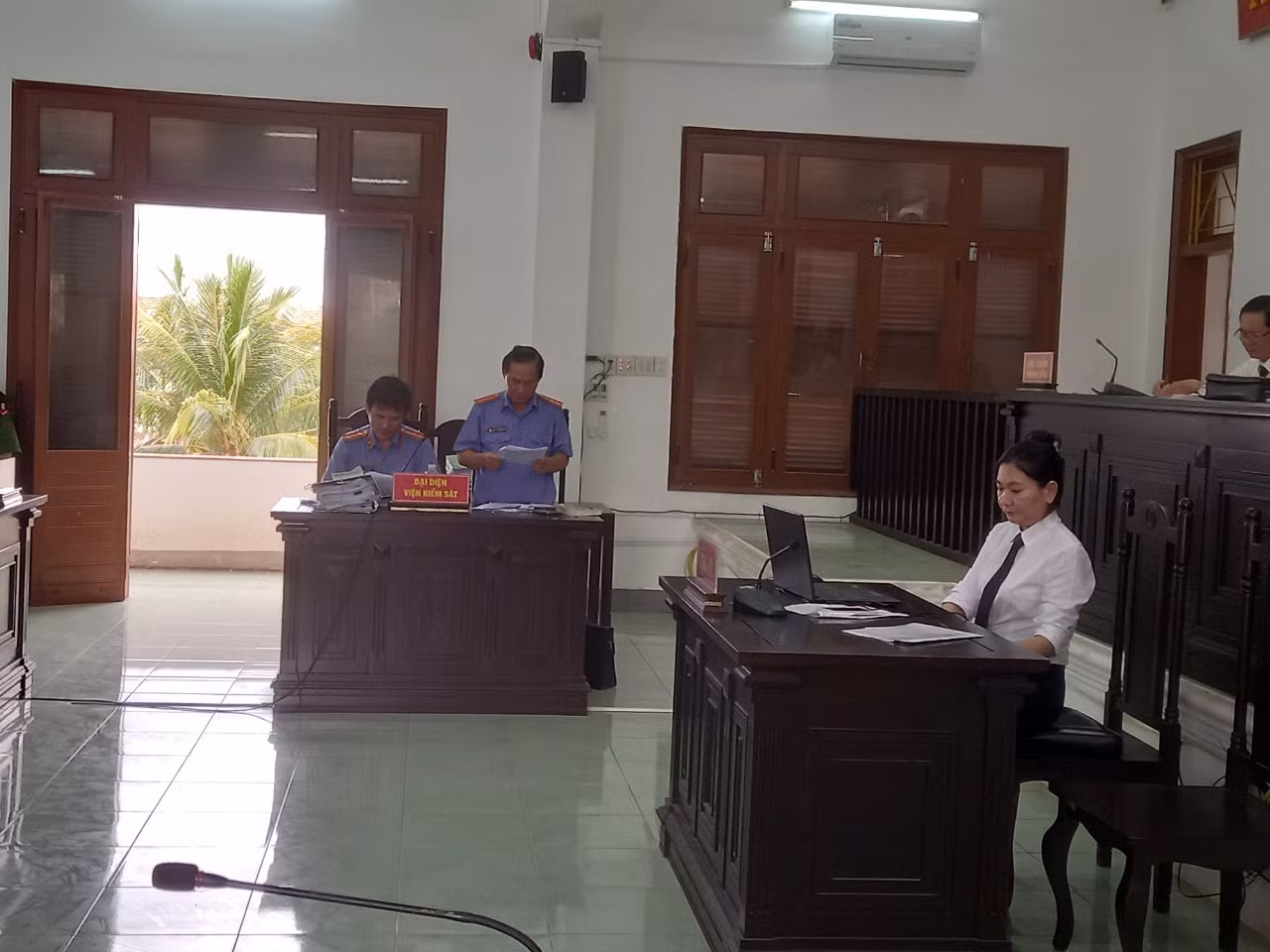  Xét xử 27 bị cáo trong vụ phá rừng do Báo CAND phát hiện -0