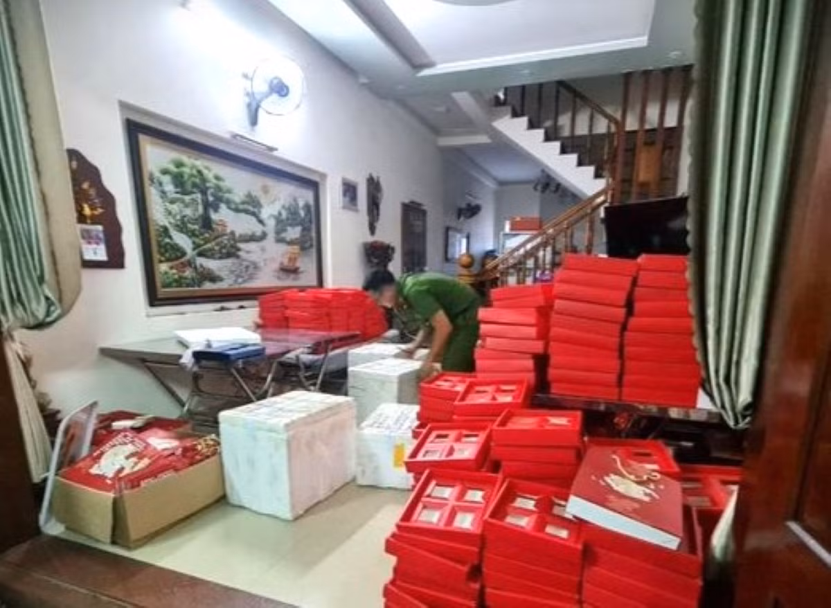 Thêm hàng ngàn bánh trung thu không rõ nguồn gốc bị thu giữ -0