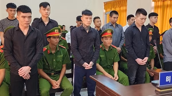 Phạt tù nhóm 12 thanh niên hành xử theo kiểu giang hồ ở Phú Quốc