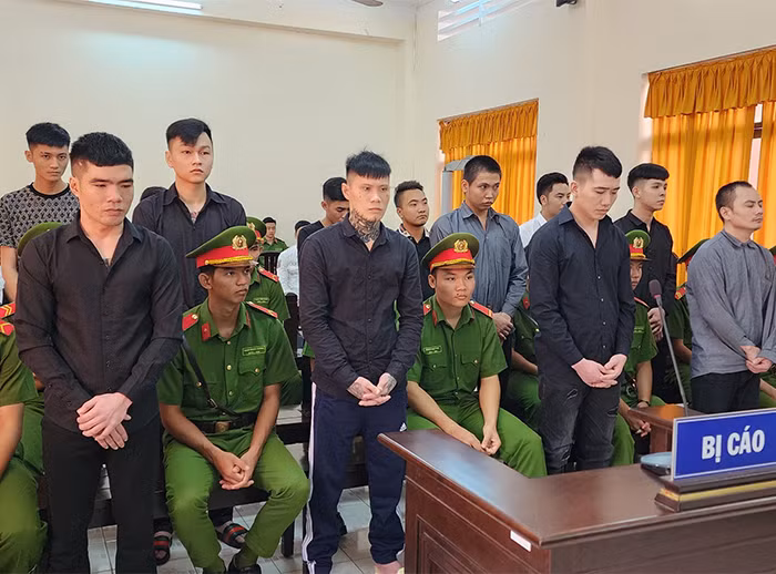 Phạt tù nhóm 12 thanh niên hành xử theo kiểu giang hồ ở Phú Quốc -0