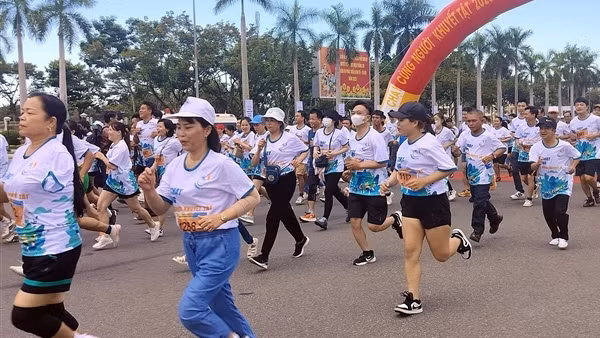600 người tham gia chạy bộ vì người khuyết tật