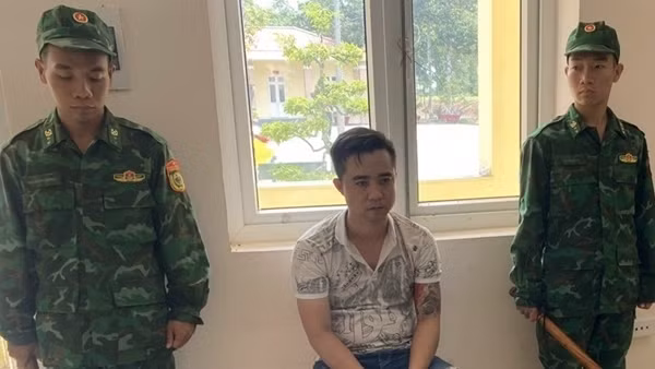 Sang Campuchia mua ma túy đá vừa dùng vừa bán