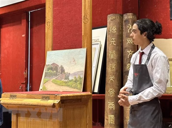Đấu giá 19 bức tranh phong cảnh của Vua Hàm Nghi tại Pháp -0