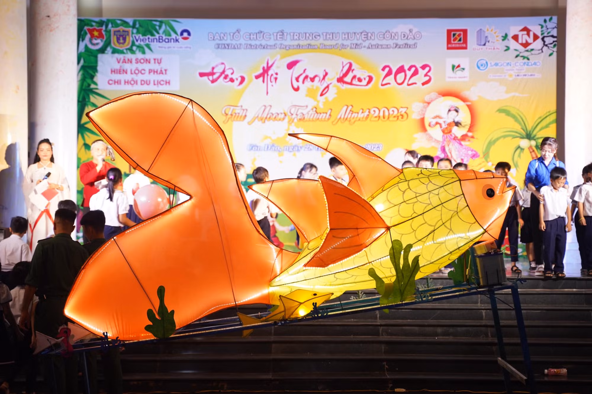 Hàng ngàn người tham dự Đêm hội Trăng rằm ở Côn Đảo -0