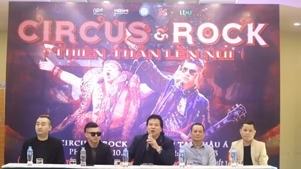 Lần đầu tiên các nghệ sĩ kết hợp xiếc và rock