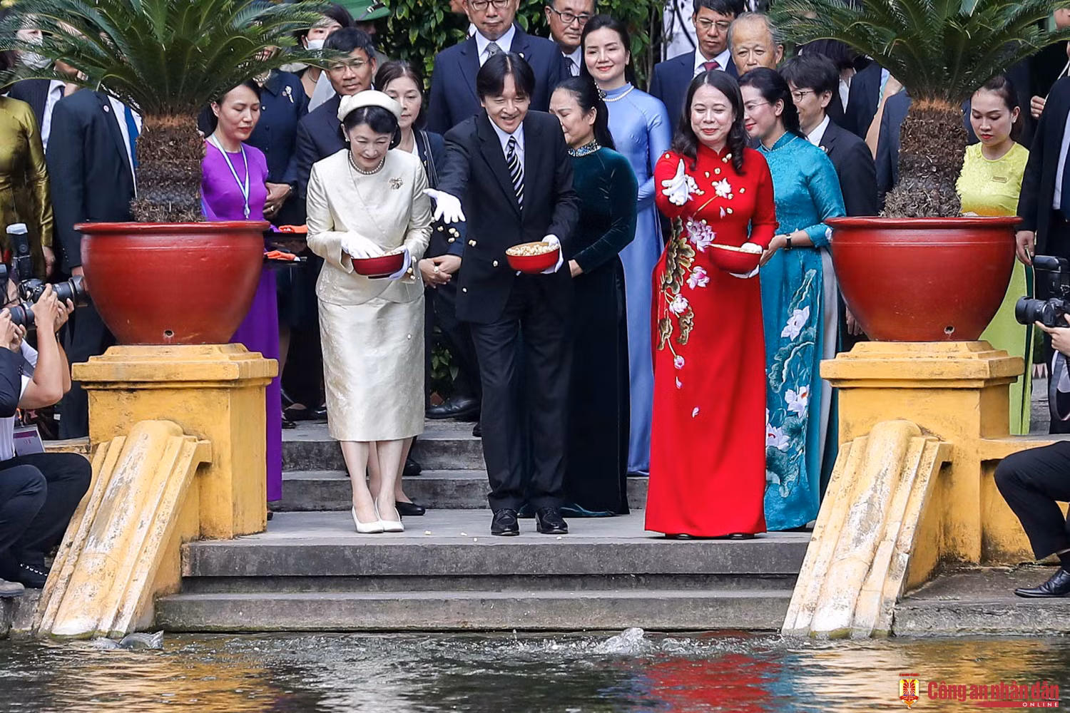 Hoàng Thái tử Nhật Bản và Công nương vào lăng viếng Chủ tịch Hồ Chí Minh, thăm Nhà sàn Bác Hồ -0