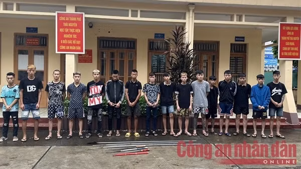 Khống chế hai nhóm "tội phạm đường phố" hẹn nhau hỗn chiến trong đêm