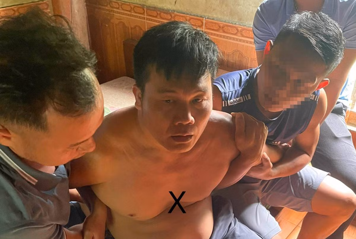 Lái xe đâm thẳng vào Cảnh sát để “bảo vệ” ” hơn 26.000 viên ma túy tổng hợp -0