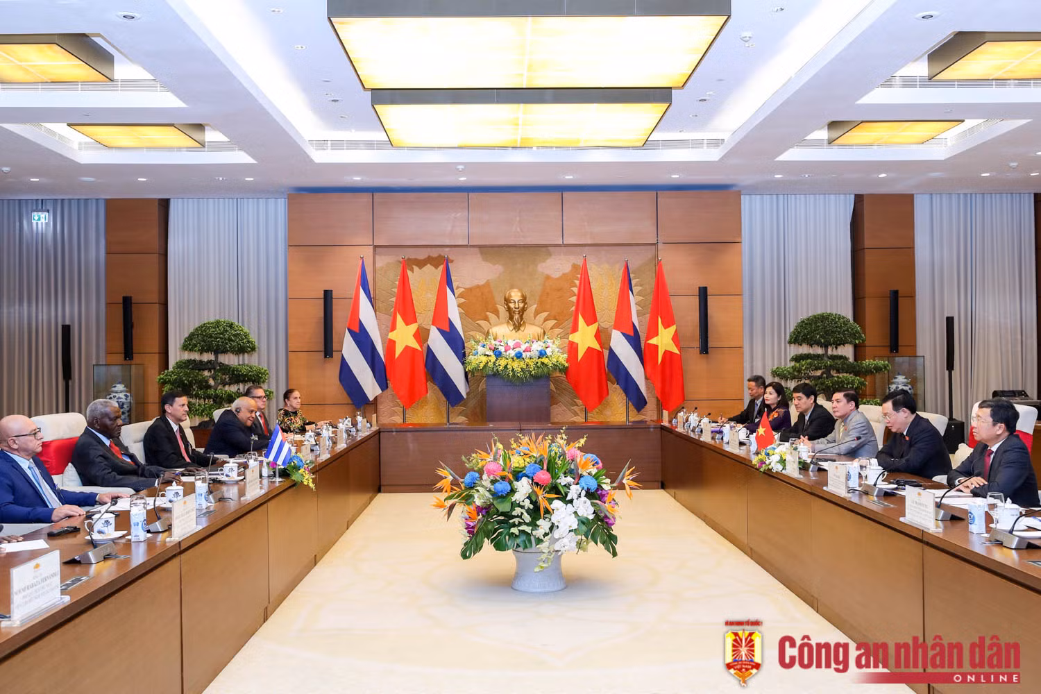 Chủ tịch Quốc hội Vương Đình Huệ tiếp Chủ tịch Quốc hội Cuba -0
